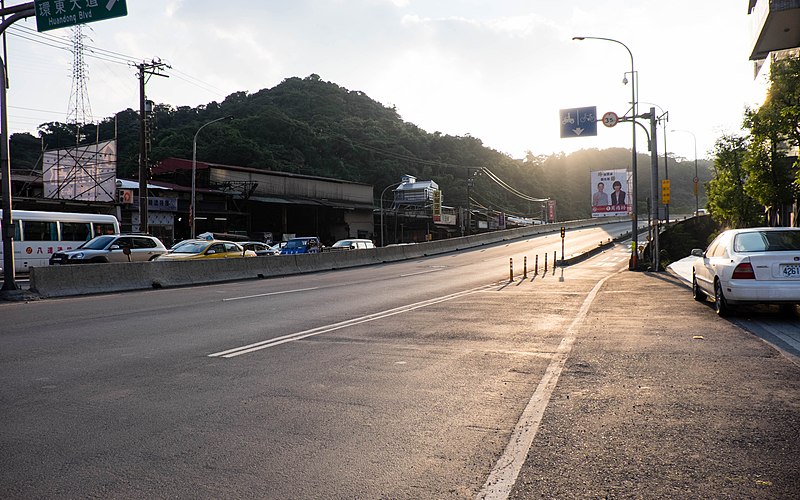 File:Beishan Bridge East Slope 20141120a.jpg