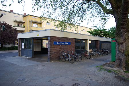 Berlin U Bahnhof Parchimer Allee aussen