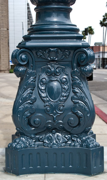 File:Beverly Hills light post base.jpg