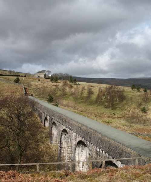 File:Blayshaw Gill aqueduct - geograph.org.uk - 1201671.jpg