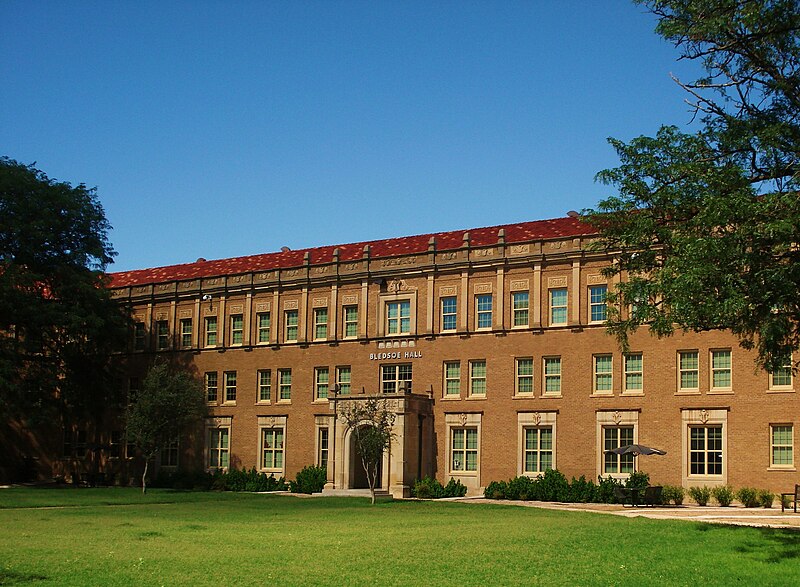 File:Bledsoe Hall.JPG