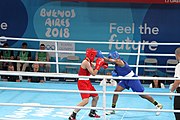 Deutsch: Boxen bei den Olympischen Jugendspielen 2018 Tag 12, 18. Oktober 2018 - Finale Leichtgewicht Mädchen – Junioren-Weltmeisterin und dreifache Juniorinnen-Europameisterin Caroline Sara DuBois (Großbritannien, blau) schlägt Juniorinnen-Asienmeisterin Porntip Buapa (Thailand, rot). English: Boxing at the 2018 Summer Youth Olympics on 18 October 2018 – Girls' lightweight Gold Medal Bout – Caroline Sara DuBois (Grat Britain, blue) wins over Porntip Buapa (Thailand, red). Español: Boxeo en los Juegos Olímpicos Juveniles de Verano de 2018 en 18 de octubre de 2018 - Combate de medalla de oro de peso ligero para niñas - Caroline Sara DuBois (Gran Bretaña, azul ) gana sobre Porntip Buapa (Tailandia, rojo).