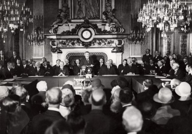 France's Foreign Minister Aristide Briand addresses the assembled representatives