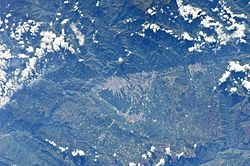 Bucaramanga, Kolombia dari space.JPG