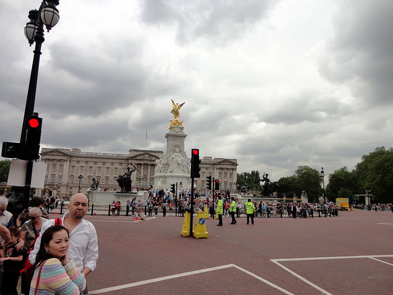 File:Buckingham Palace 51 2012-07-05.jpg