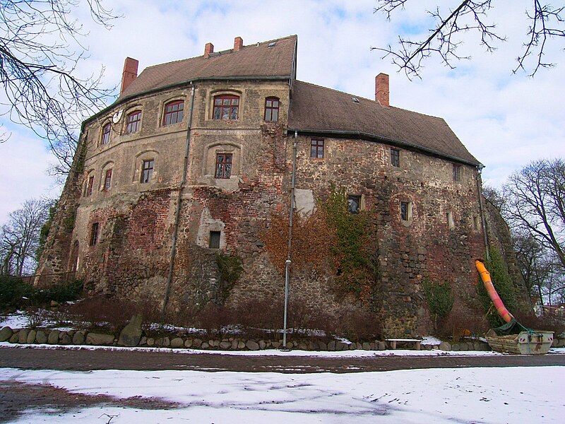 File:Burg Roßlau 02.jpg