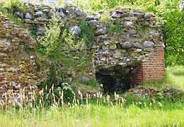 Glambek castle ruins 2014.jpg