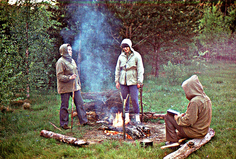 File:Campfire in the rain.jpg
