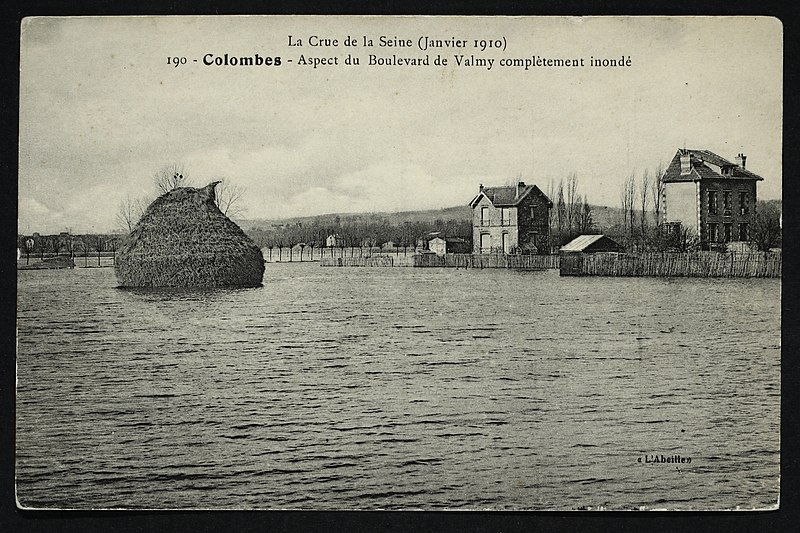 File:Carte postale - Colombes - Aspect du Boulevard de Valmy complétement inondé - 9FI-COL 136.jpg