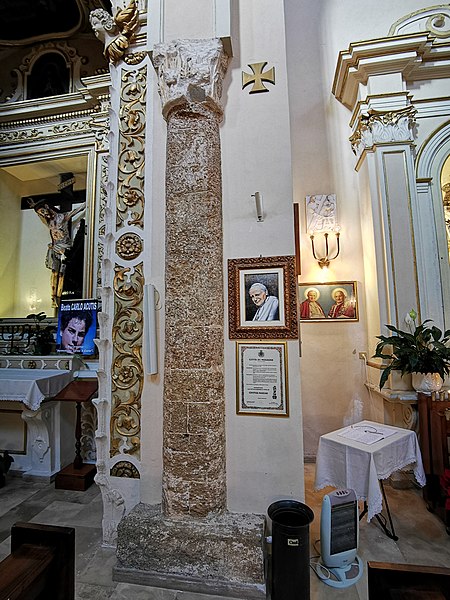 File:Chiesa del Carmine (Mesagne) - colonna.jpg