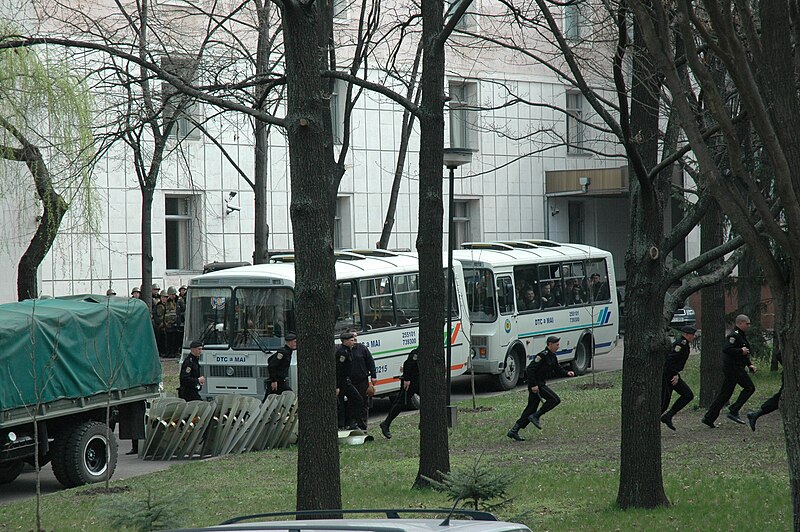 File:Chisinau riot 2009-04-07 12.jpg