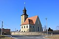 Kirche mit Kirchhof, Einfriedungsmauer mit Kirchtor und zwei Grabmale