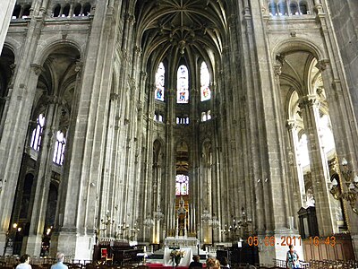 Notranjost Saint-Eustacheja v Parizu