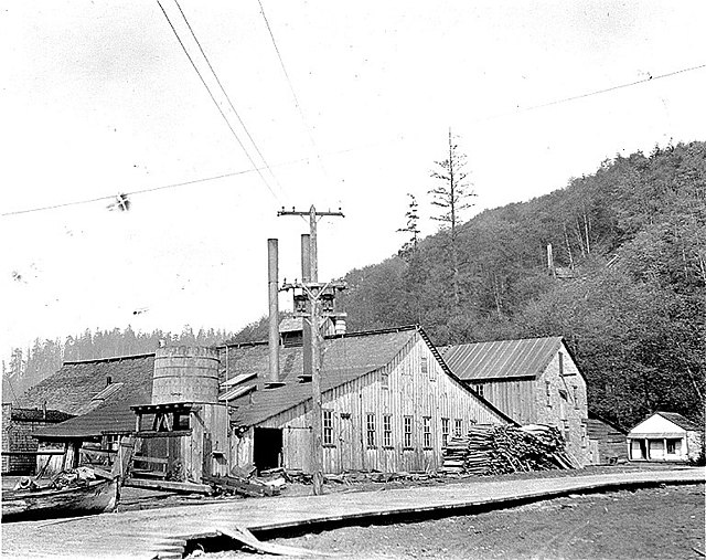 Ellmore Packing Co. clam and salmon cannery in Aberdeen, 1915