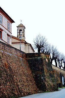Colmurano - Le mura e bastioni.jpg