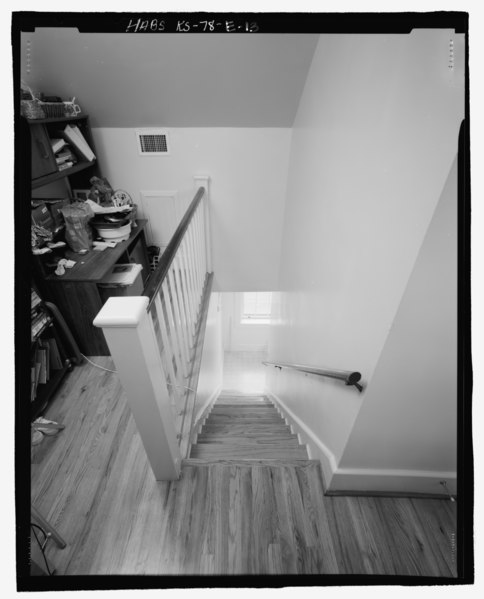 File:Detail of the stairs to the 3rd floor in Building -438C. - Fort Riley, Carpenter Court Apartments, Building No. 438, 438 Carpenter Place, Riley, Riley County, KS HABS KS-78-E-13.tif