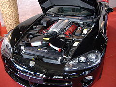 An FMR Dodge Viper showing its 8.4l V10 positioned behind the car’s front axle