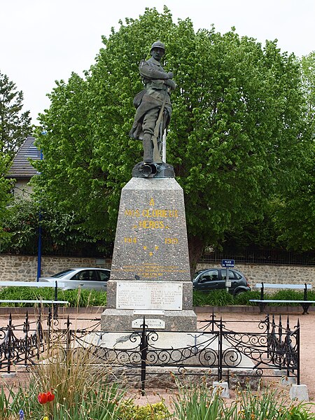 File:Dompierre-sur-Besbre-FR-03-monument aux morts-a7.jpg