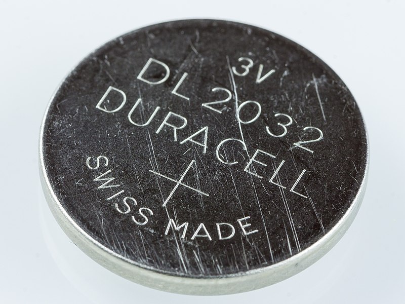 File:Duracell DL2032 Coin cell-1231.jpg