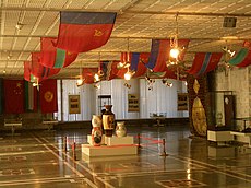 E7901-Bishkek-museum-Lenin-tæppe.jpg