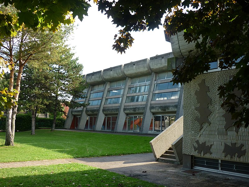 File:Ecole nationale des travaux publics de l'Etat (ENTPE), 10-2009 - panoramio.jpg