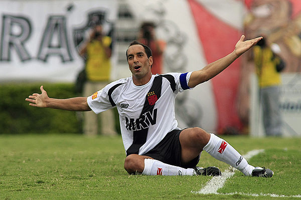 Edmundo playing for Vasco da Gama in 2008