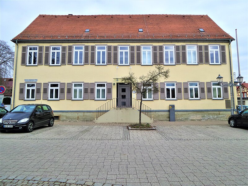 File:Ehemaliges Oberamtsgericht Welzheim - Hermann-Schlotterbeck-Platz 1 - Welzheim.jpg