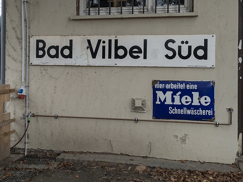 File:Enamel signs, Bad Vilbel (LRM 20210103 124910).jpg