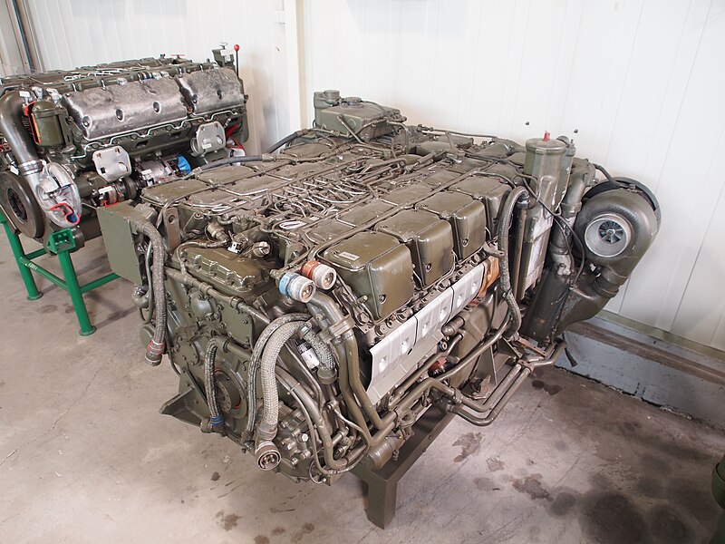 File:Engine at the Wehrtechnische Studiensammlung Koblenz Bild 4.JPG