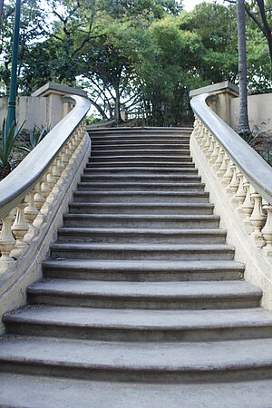 Escaleras del calvario en el 23 de Enero de Caracas .jpg