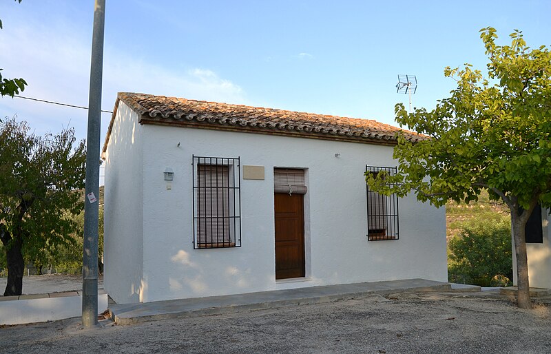 File:Escola dels Lleus, Benissa.JPG