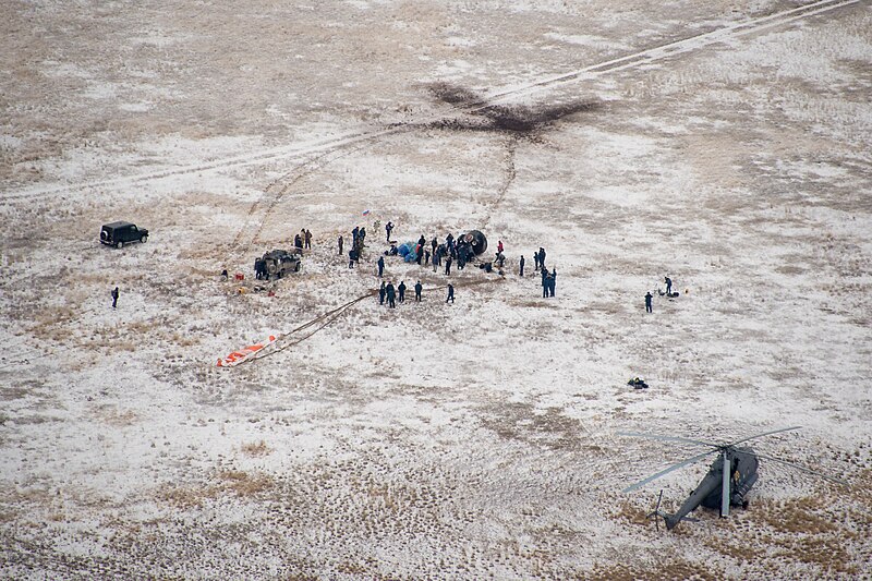 File:Expedition 41 Soyuz TMA-13M Landing (201411100010HQ).jpg