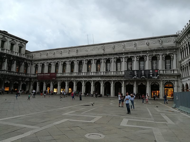 File:Exterior of St. Mark's Basilica 07.jpg