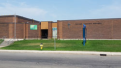 Ayah Vachon Sekolah Dasar (Saskatoon).jpg