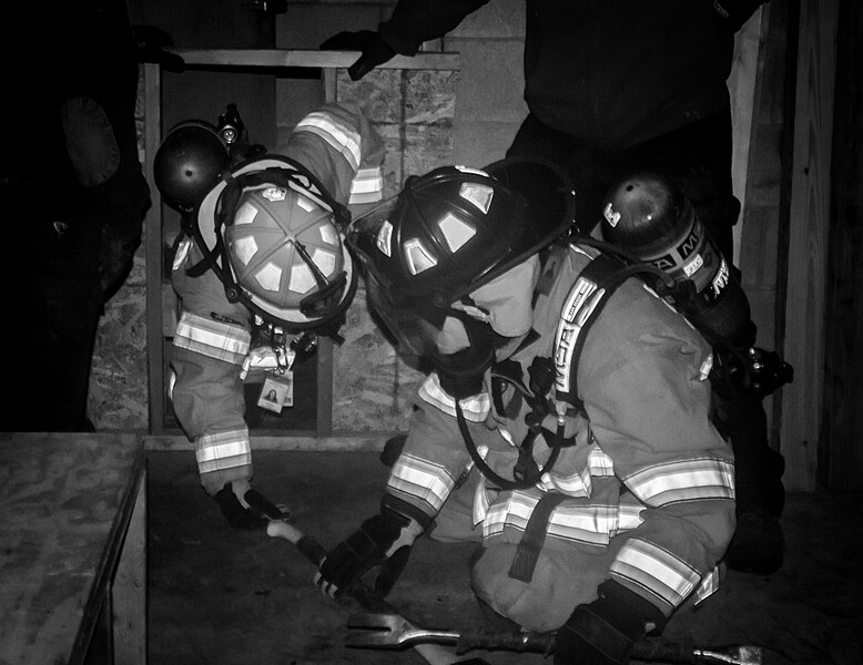 File:Firefighter Survival Class 30.jpg