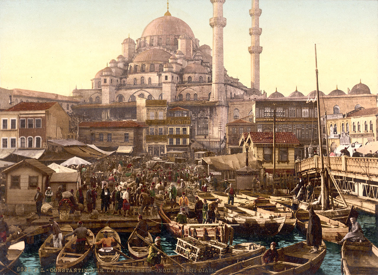 1280px-Flickr_-_%E2%80%A6trialsanderrors_-_Yeni_Cami_and_Emin%C3%B6n%C3%BC_bazaar%2C_Constantinople%2C_Turkey%2C_ca._1895.jpg