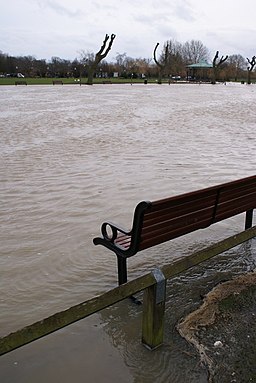 Flooded River Avon - geograph.org.uk - 1007990