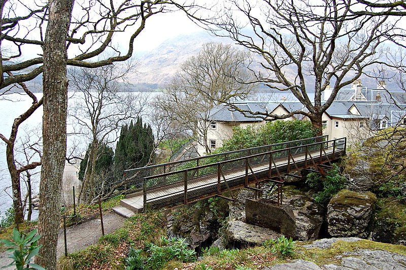 File:Footbridge over the Falls - geograph.org.uk - 3941237.jpg