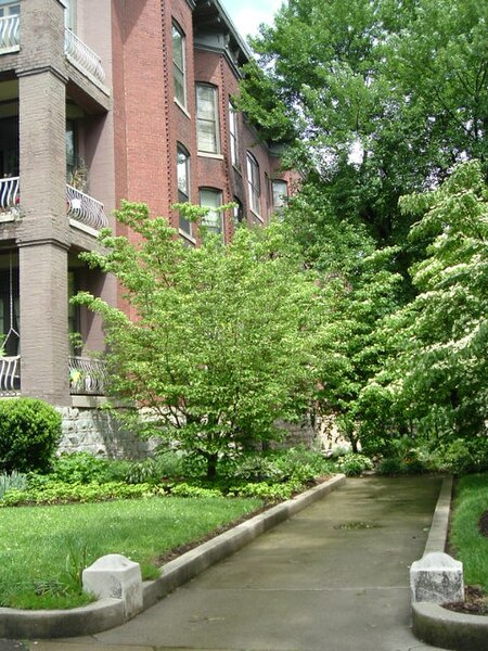 File:Fountain Court Old Louisville.jpg