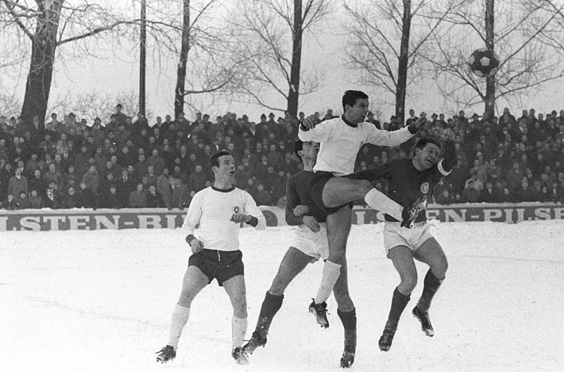 File:Fußballspiel Holstein Kiel gegen FC St. Pauli in der Regionalliga Nord, 1-0 (Kiel 79.291).jpg