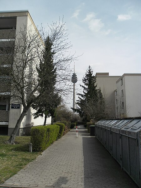 File:Fußgängerweg Hauchstraße Creglinger Straße.JPG