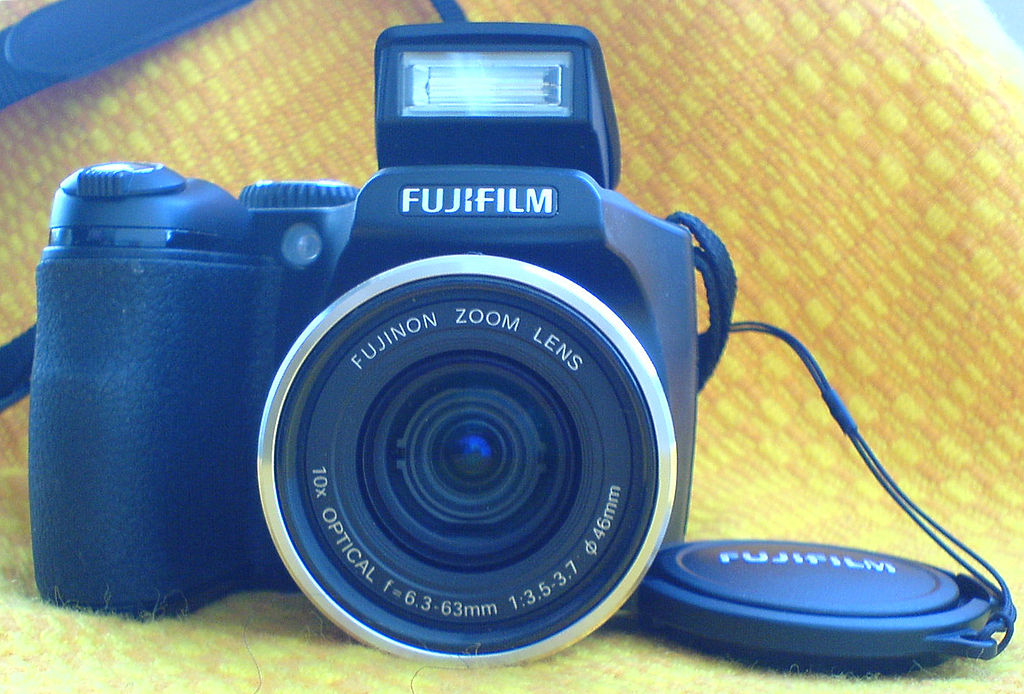 File:Fujifilm FinePix S5700 Digital camera - - Wikimedia Commons