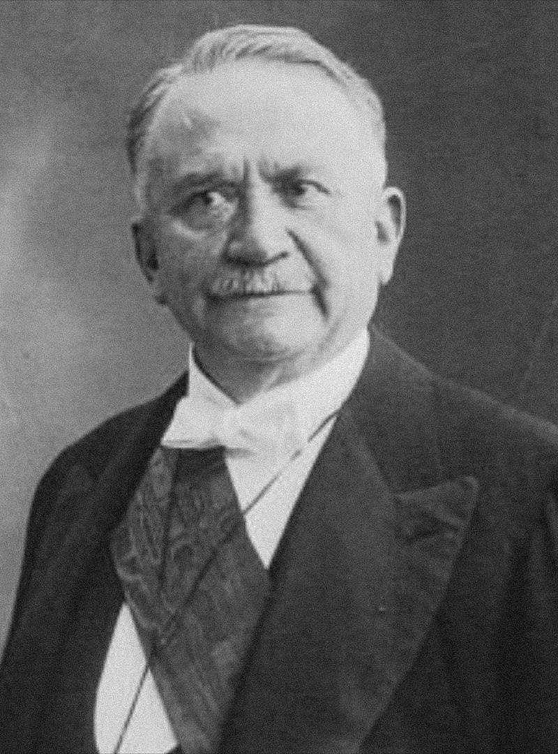 800px-Gaston_Doumergue_1924_crop.jpg