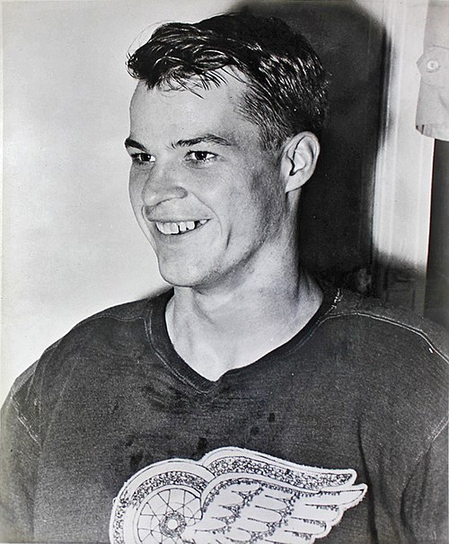 Howe made his NHL debut for the Detroit Red Wings in 1946