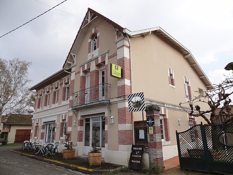 File:Hôtel de la gare 001.JPG