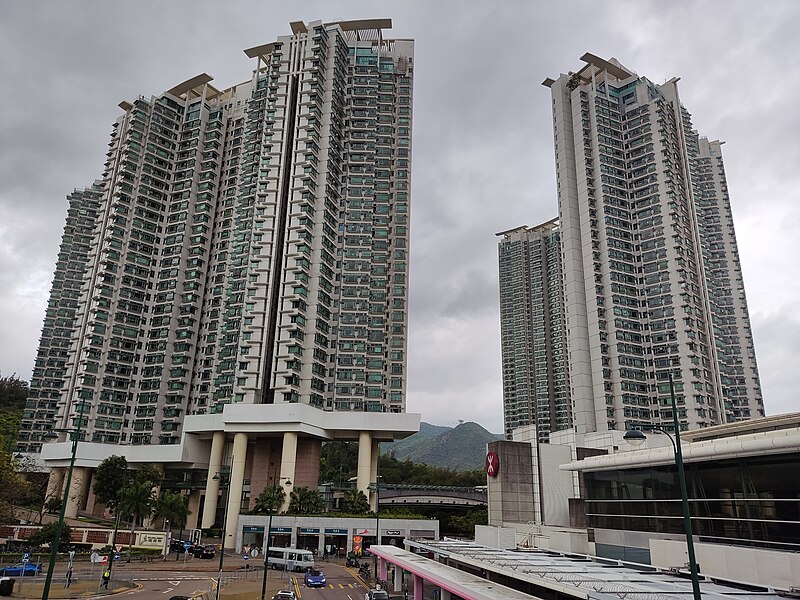 File:HK 東涌站 Tung Chung MTR Station passageway view 達東路 Tat Tung Road Hing Tung Street Mei Tung Street Tung Chung Crescent March 2022 Px3.jpg