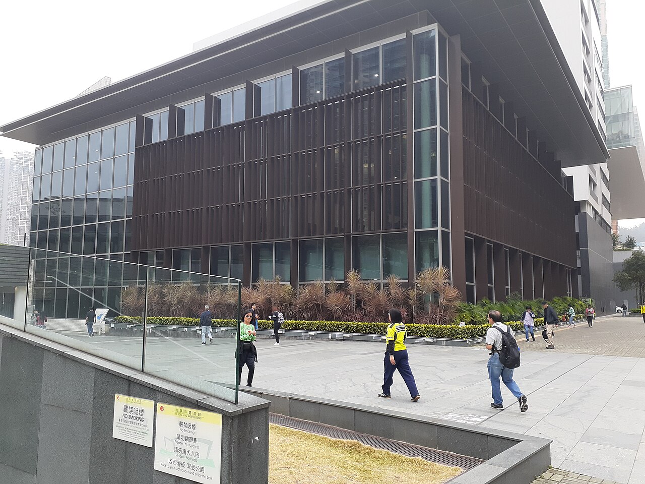 File:HK TKL 調景嶺公共圖書館 Tiu Keng Leng Public Library facade 