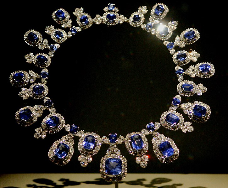 File:Hall Sapphire Necklace 01.jpg