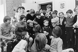 Schlagerstar Heino besucht das Krefelder Kinderheim Bruckhausen am 7. November 1970.