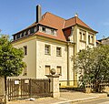 Mietshaus in offener Bebauung